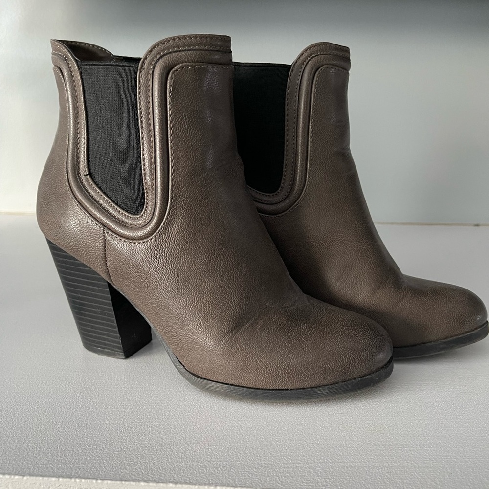 Faux Leather Ankle Boot in Grey/Brown